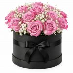 Цветы в коробке с гипсофилами