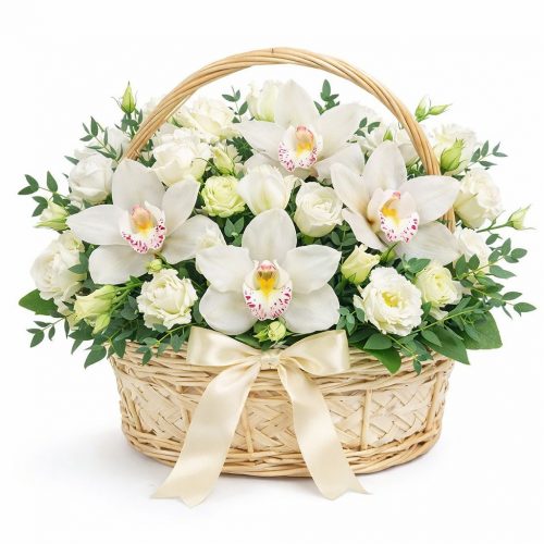 Цветочная композиция в корзине «Белоснежная симфония»